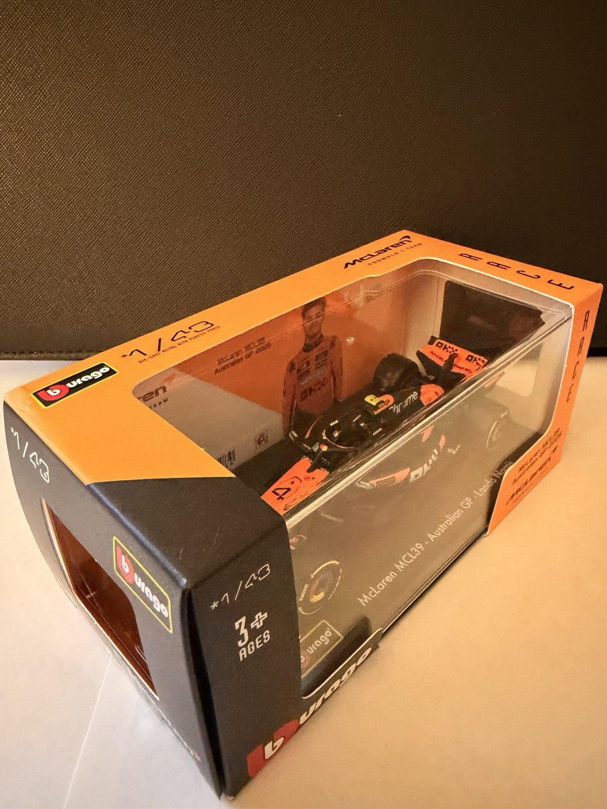 Bburago 1:43 McLaren MCL39 Australian GP 2025 Lando Norris Diecast Case
