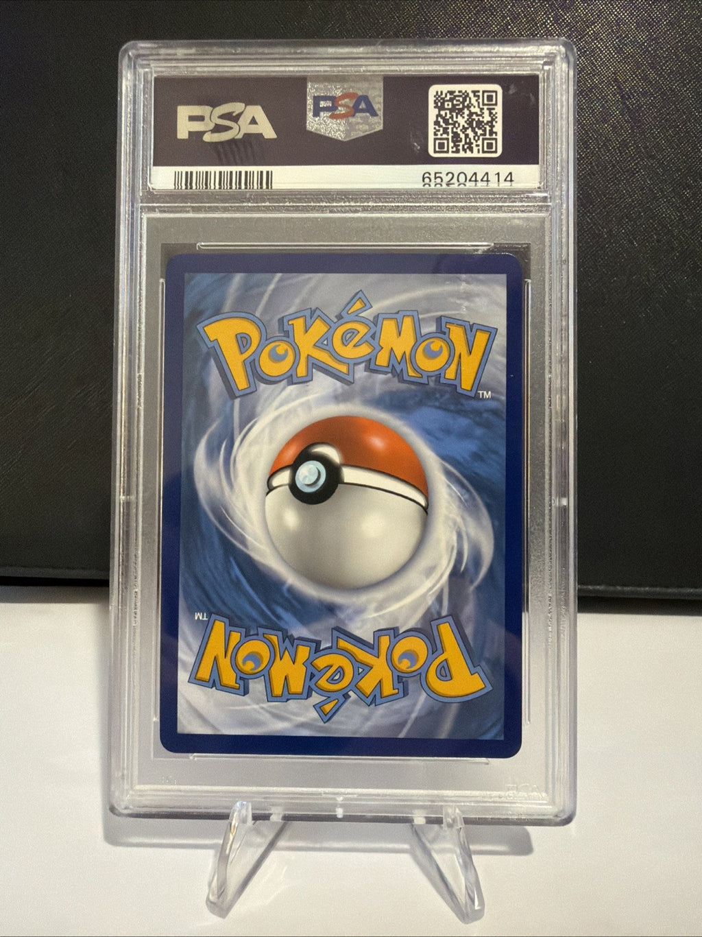 Pokémon Vivid Voltage Pikachu V Full Art Holo 170/185 PSA 9