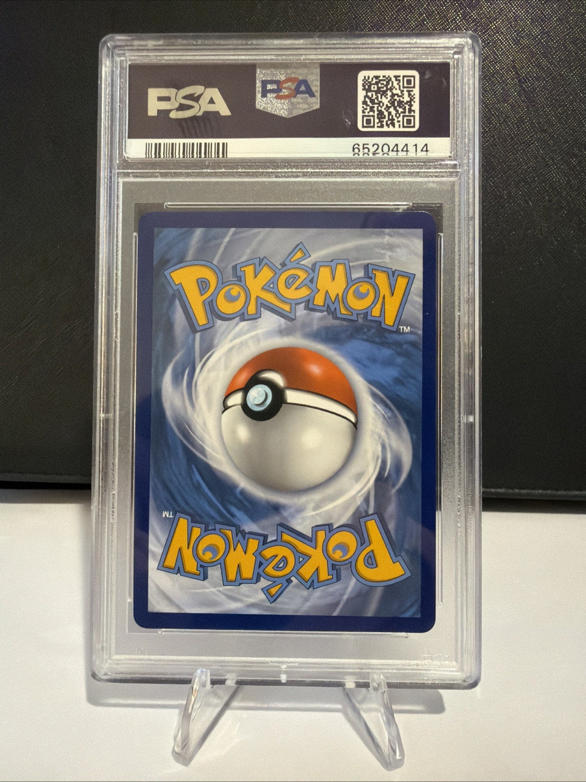 Pokémon Vivid Voltage Pikachu V Full Art Holo 170/185 PSA 9