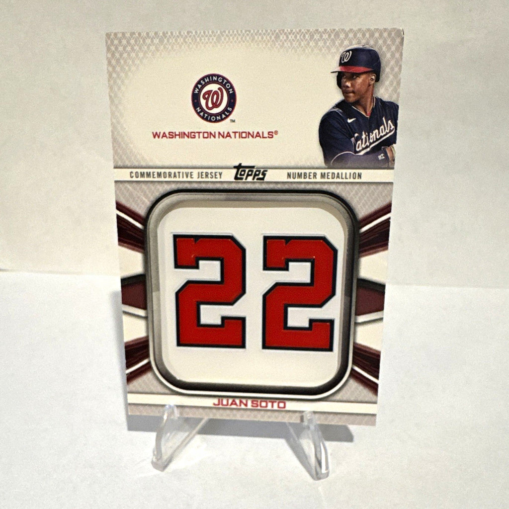 Topps 2022 Series 1 Jersey Number Medallion Juan Soto Nationals #JNM-JS